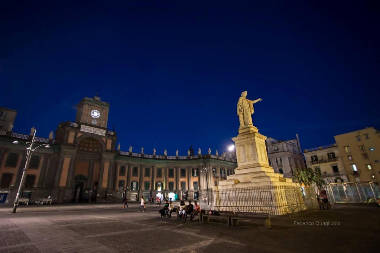Casetta Soriano - Piazza Dante Neapel Exterior foto