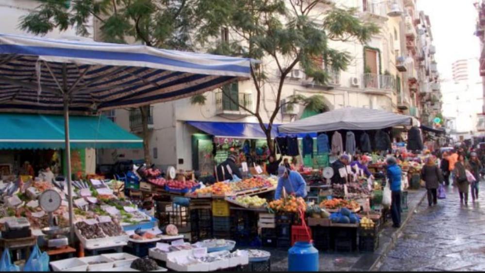 Casetta Soriano - Piazza Dante Neapel Exterior foto